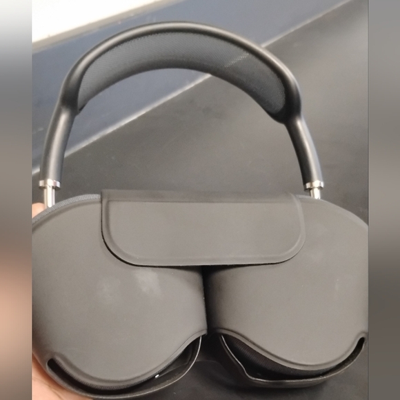 Air Pod Max - Picture 1 of 3